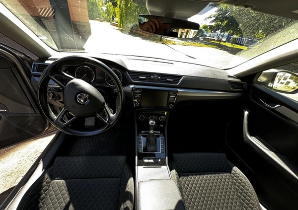Skoda Superb cena 69999 przebieg: 188000, rok produkcji 2016 z Świnoujście małe 137